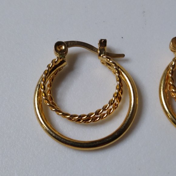 Vintage Metal Small Hoop Earrings - Picture 8 of 12
